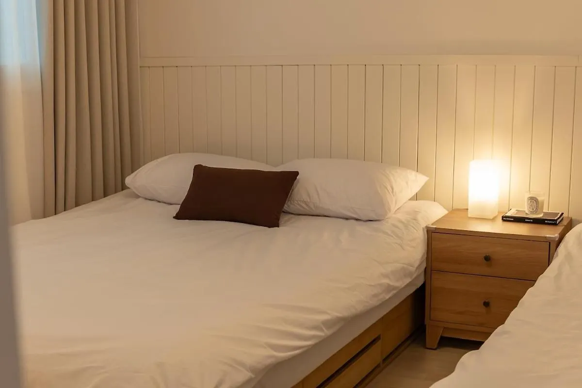 Poom Stay, Airport Bus, Cozy Stay For Seoul Travelers,Yeomchang Stn, Line9 South Korea