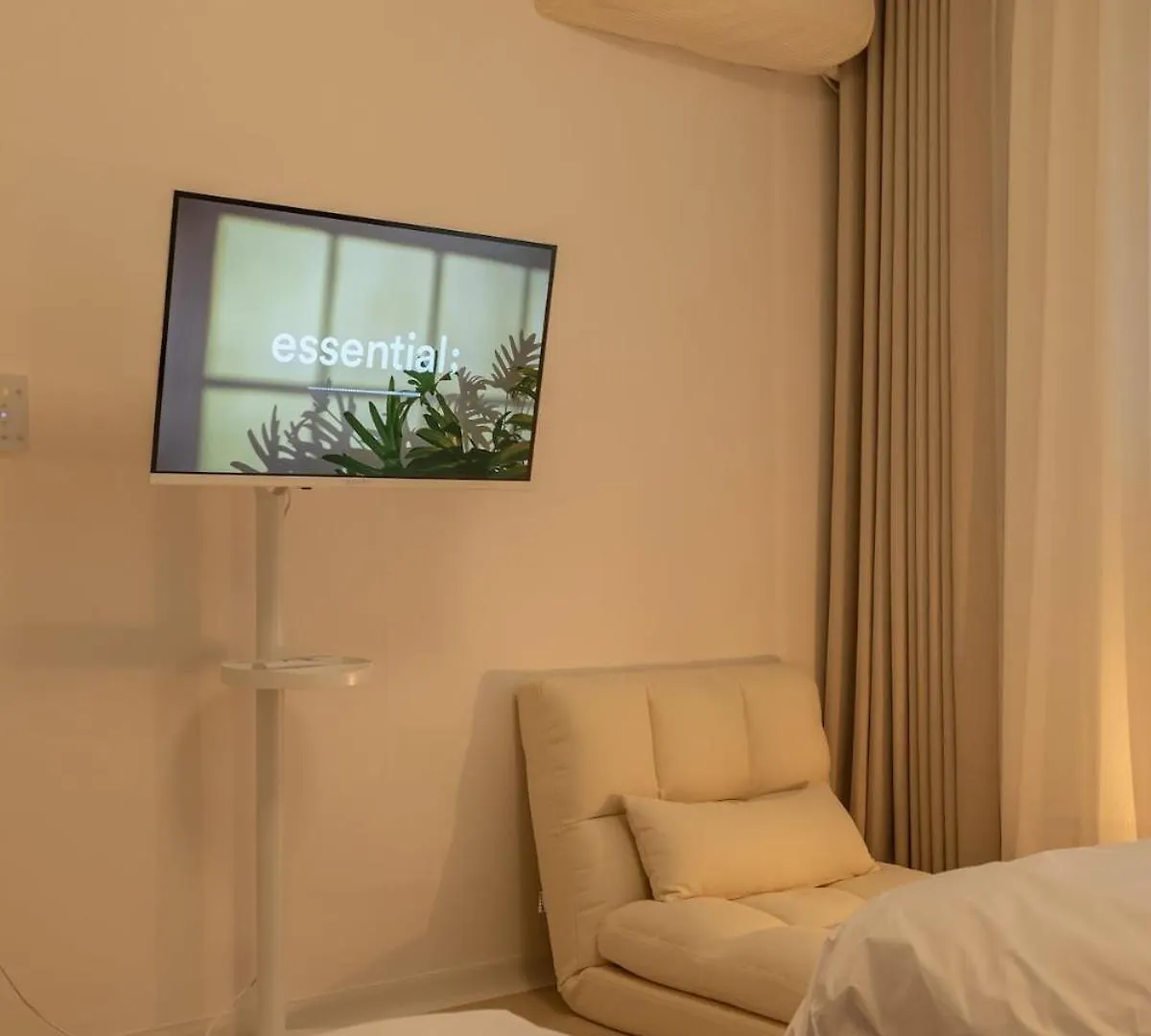Poom Stay, Airport Bus, Cozy Stay For Seoul Travelers,Yeomchang Stn, Line9 South Korea