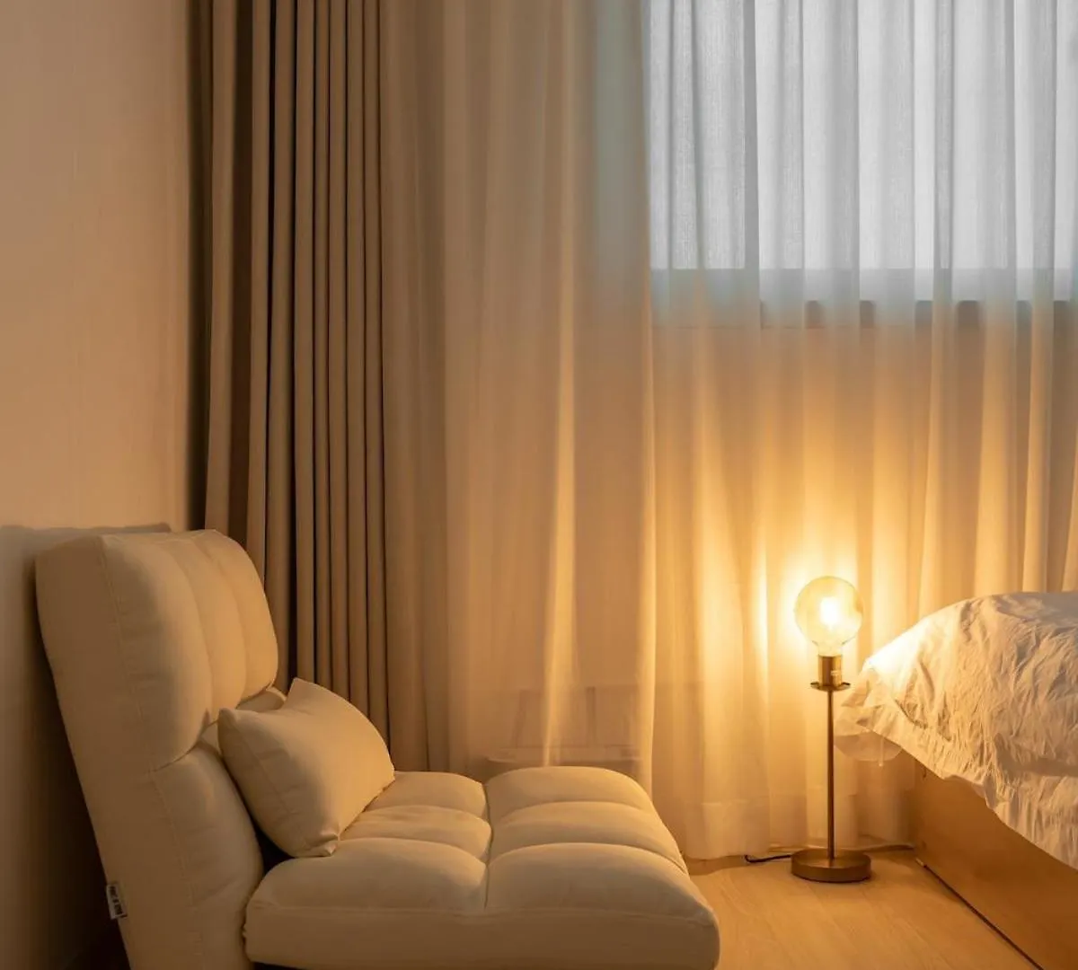 Apartment Poom Stay, Airport Bus, Cozy Stay For Seoul Travelers,Yeomchang Stn, Line9