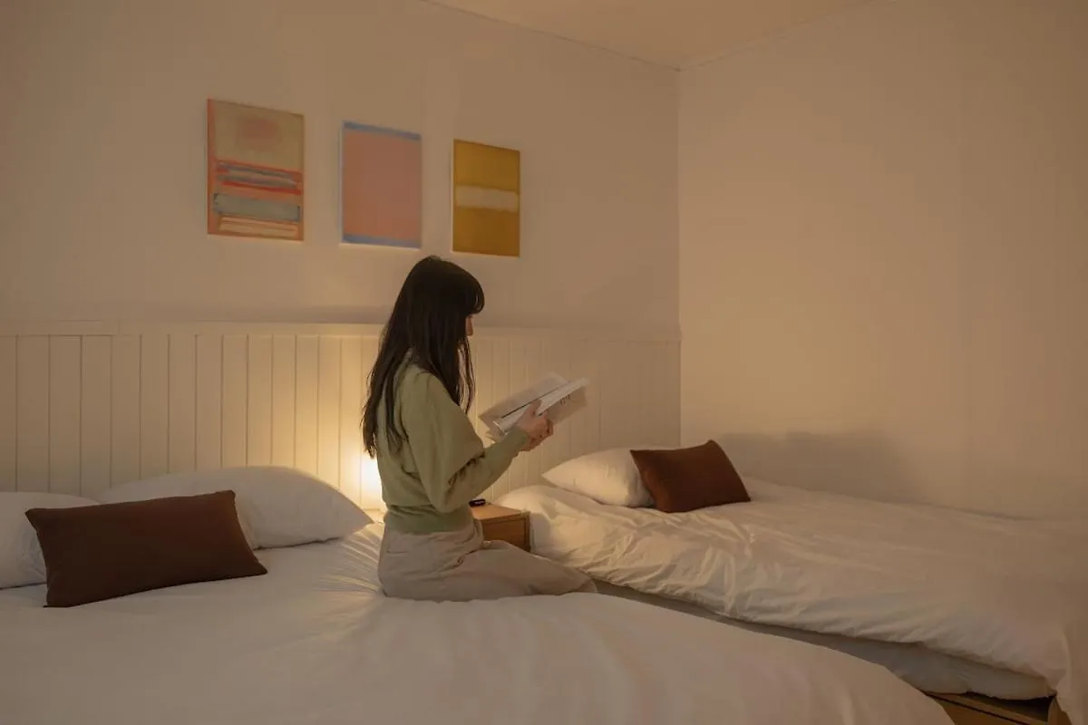 Poom Stay, Airport Bus, Cozy Stay For Seoul Travelers,Yeomchang Stn, Line9 South Korea