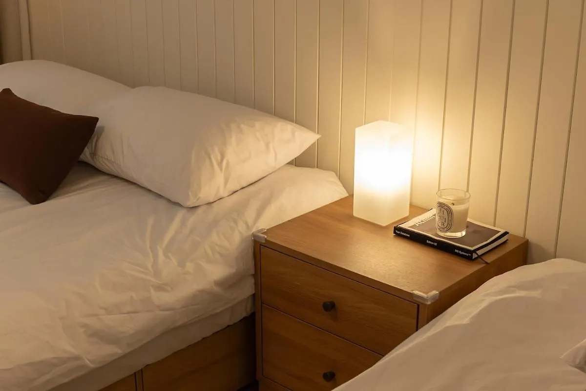 Apartment Poom Stay, Airport Bus, Cozy Stay For Seoul Travelers,Yeomchang Stn, Line9 South Korea