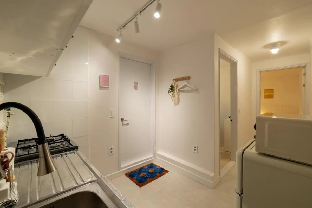 Apartment Poom Stay, Airport Bus, Cozy Stay For Seoul Travelers,Yeomchang Stn, Line9