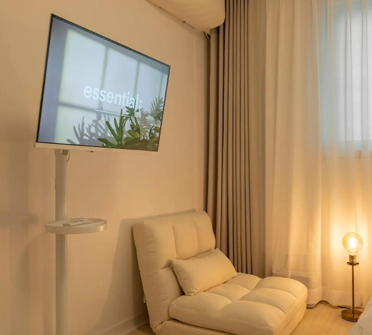 Apartment Poom Stay, Airport Bus, Cozy Stay For Seoul Travelers,Yeomchang Stn, Line9 South Korea