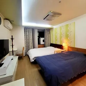 Apartment Khan, Seoul
